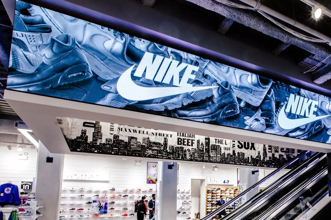 Pantalla LED de Activate The Space con publicidad de Nike en Nueva York