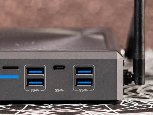 Reproductor multimedia Azulle Byte4 Mini para señalización digital
