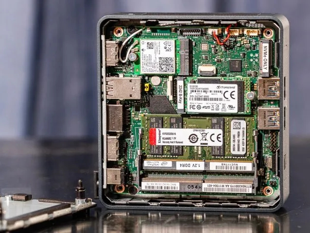 Reproductor multimedia Intel NUC 7 Mini para señalización digital