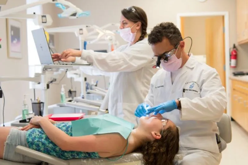 Tratamiento de ortodoncia con brackets en Virginia Family Dentistry